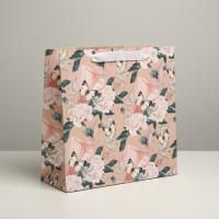 Пакет подарочный бумажный (30х30х12) ламинир Adore 1/220 Пакет подарочный бумажный (30х30х12) ламинир Adore 1/220