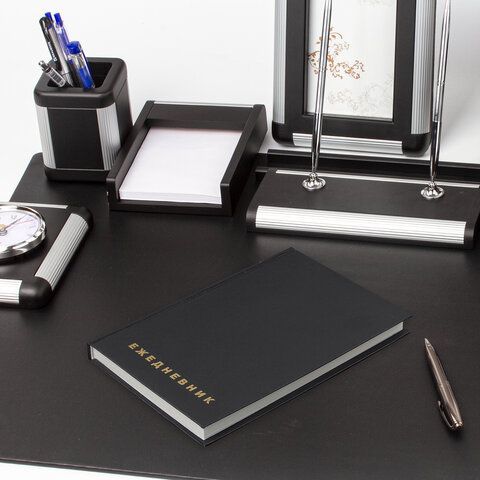 Ежедневник А5 145х215мм 160л недатир обл бумвинил черный BRAUBERG 1/16