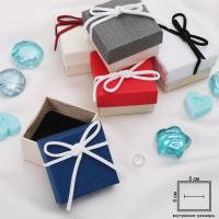 Подарочная коробка Квадрат 5х5х3,5см Замшевый бантик МИКС 1/6/1920 Подарочная коробка Квадрат 5х5х3,5см Замшевый бантик МИКС 1/6/1920