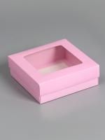 Коробка с окном 150х150х50мм картонная розовая 5/350